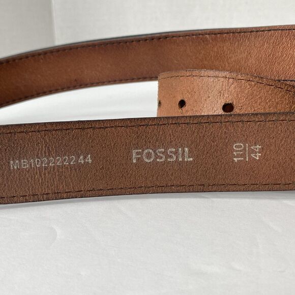 Fossil 'Griffin' Brown Genuine Leather Belt Silver Buckle Mens size 44 - Picture 6 of 9
